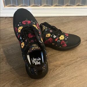 Yes We Vibes floral sneakers 8.5W 7M